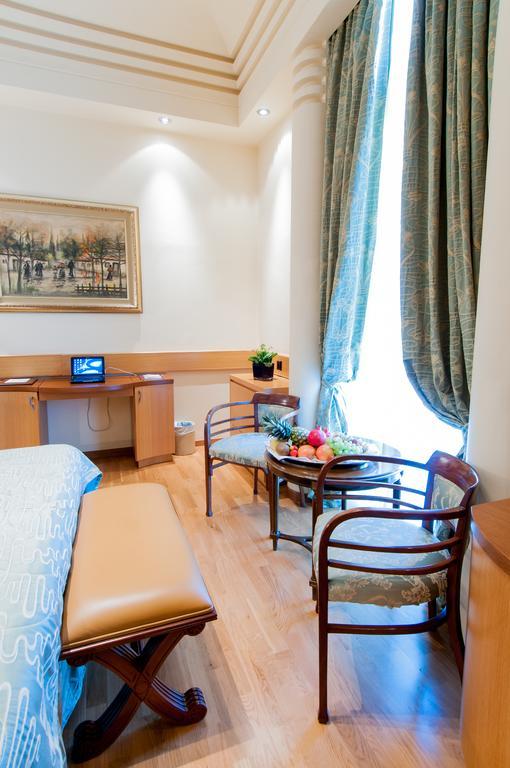 Pentelikon Hotel كيفيسيا الغرفة الصورة
