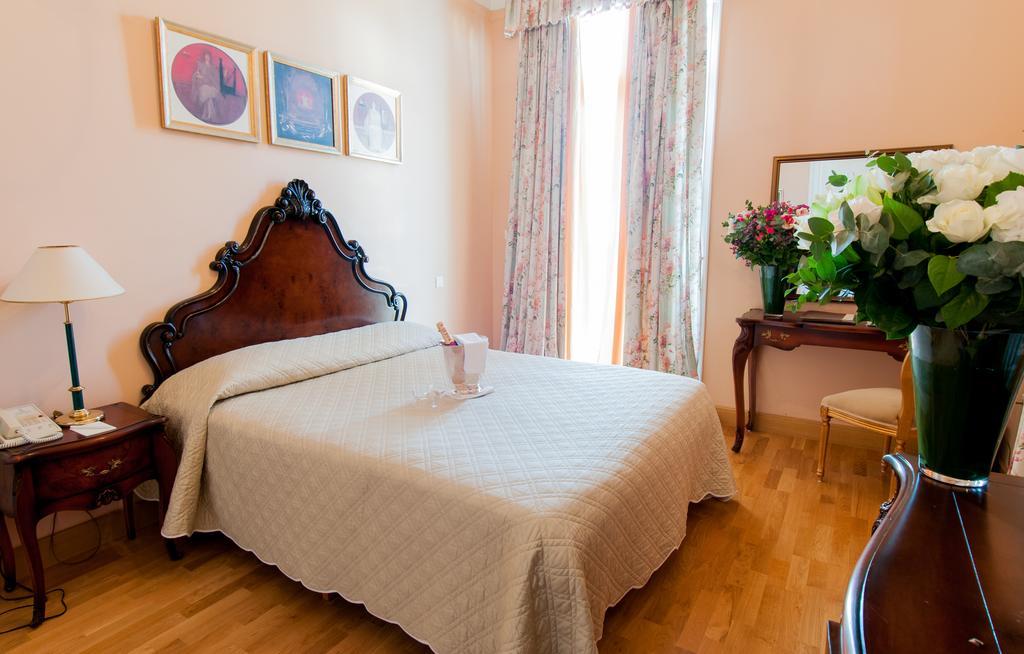 Pentelikon Hotel كيفيسيا الغرفة الصورة